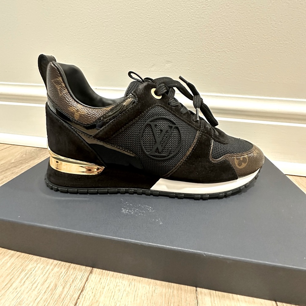 authentic Louis Vuitton sneaker